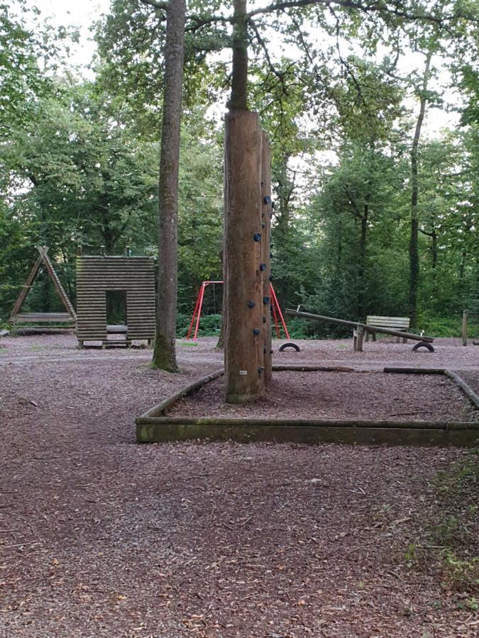 Boshuisje Durbuy Met Zwembad Op Het Park Zewnętrze zdjęcie